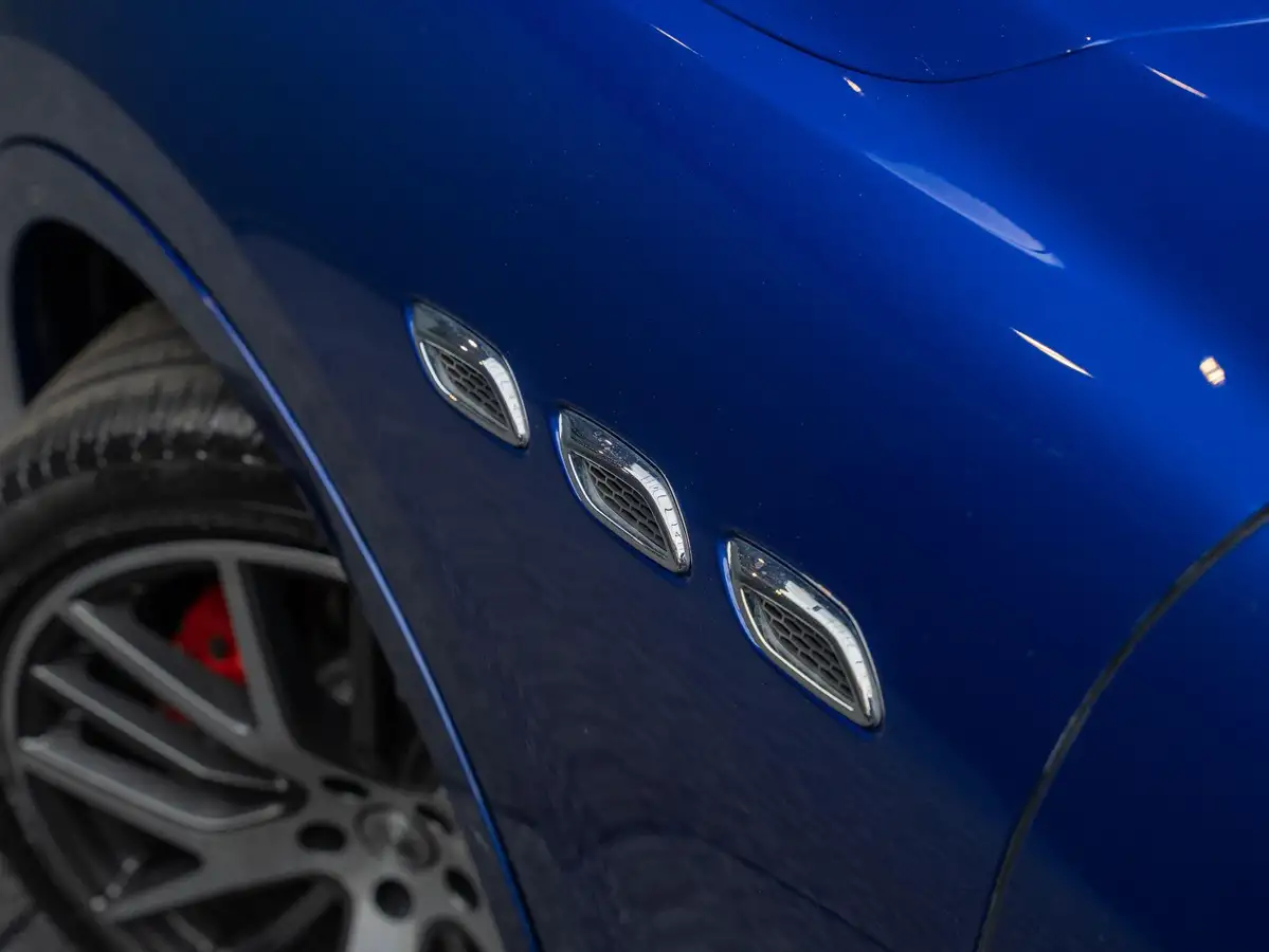2020-maserati-levante-38-gts-big-24