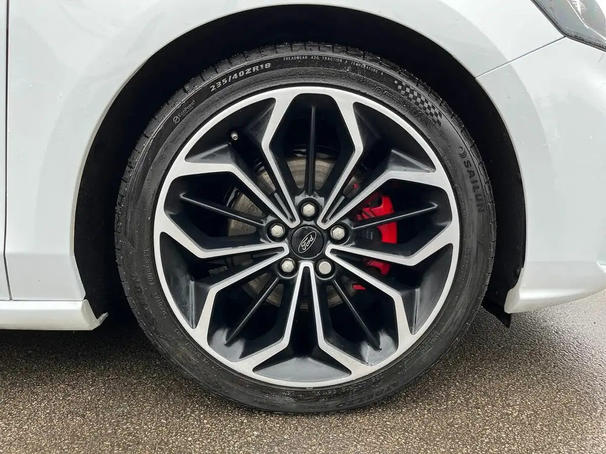 2018-ford-focus-15-st-line-x-hatchback-big-17