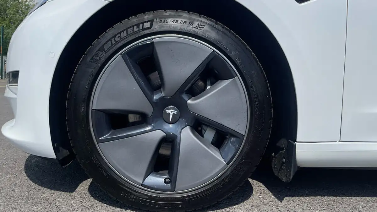2021-tesla-model-3-e-long-range-4x4-big-16