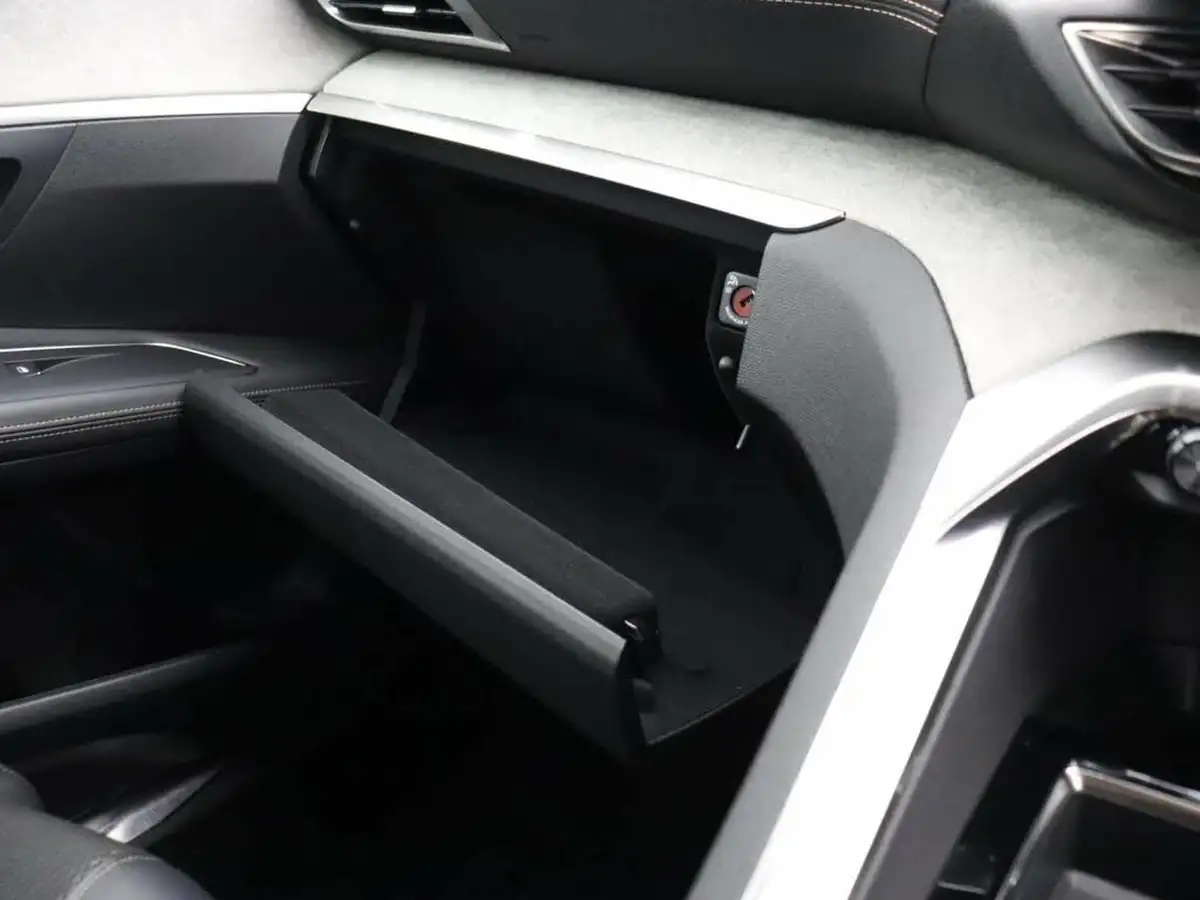 2022-peugeot-3008-suv-12-puretech-gt-eat8-big-48
