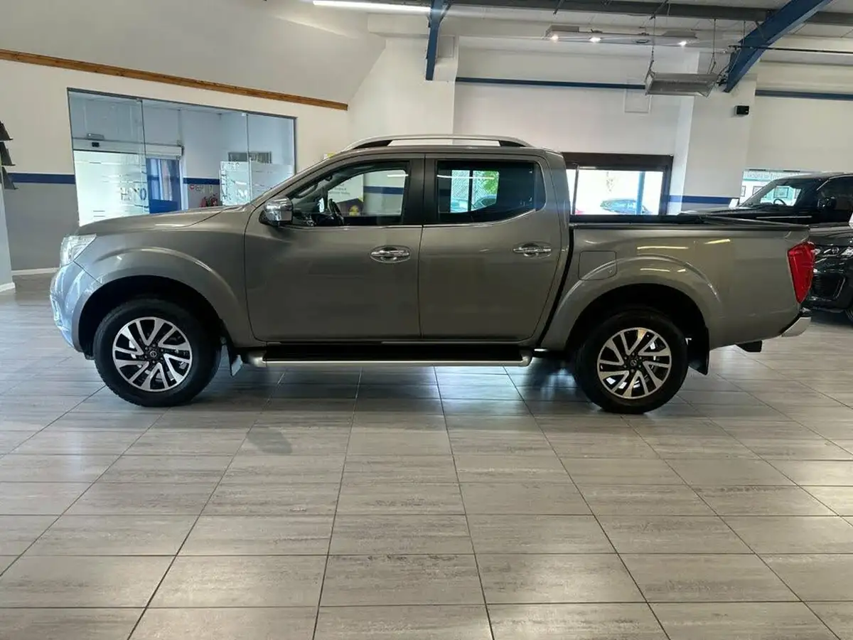 2016-nissan-np300-navara-23dci-tekna-big-3