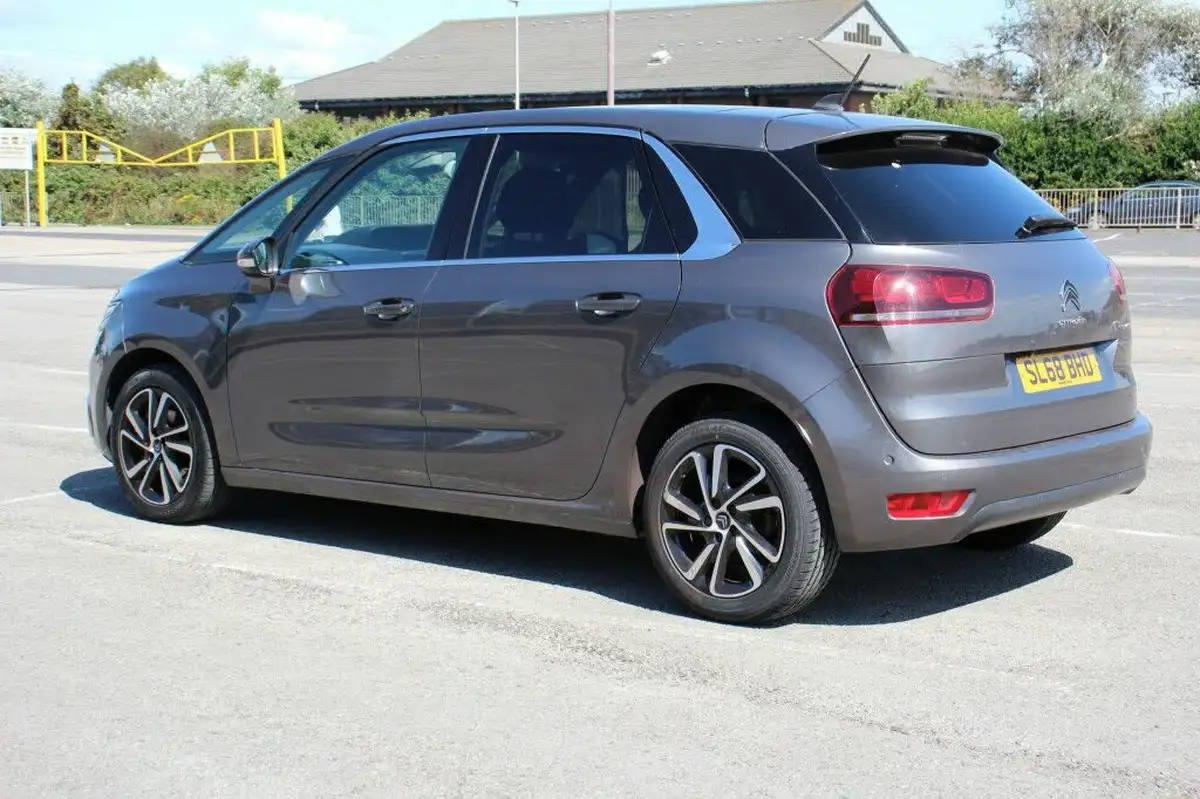 2018-citroen-c4-spacetourer-12-puretech-flair-big-10