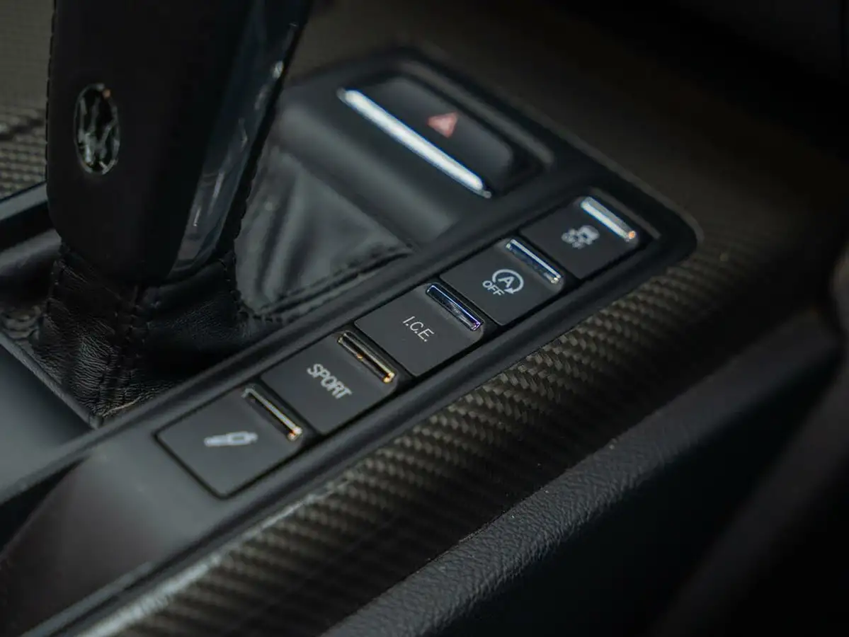 2022-maserati-ghibli-20-gt-1998cc-big-23