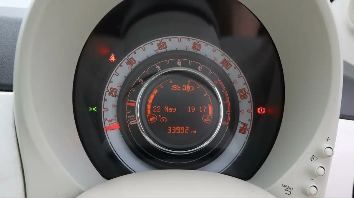 2018-fiat-500-12-lounge-big-9