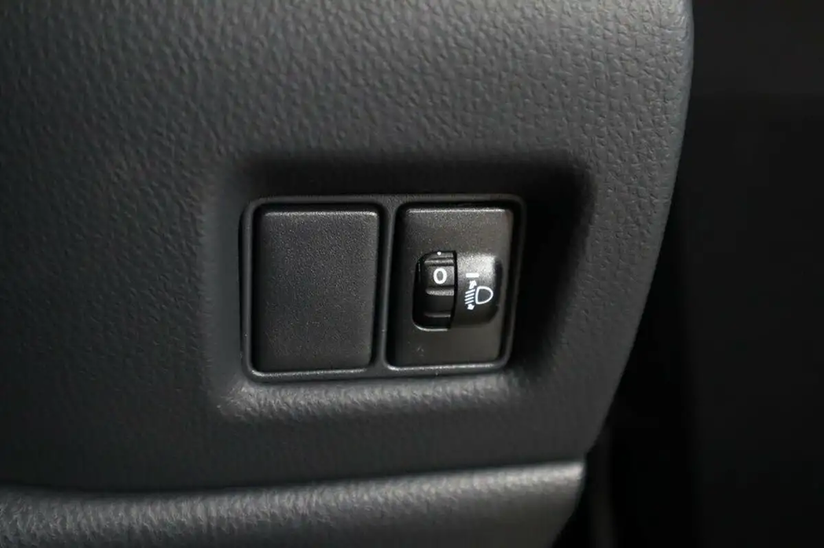 2021-toyota-c-hr-18-vvt-i-icon-big-22