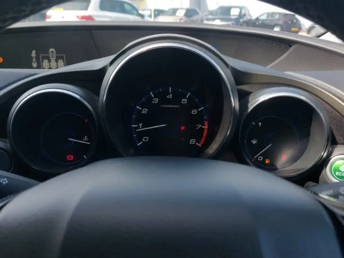 2016-honda-civic-18-i-vtec-se-plus-navi-hatchback-auto-big-13