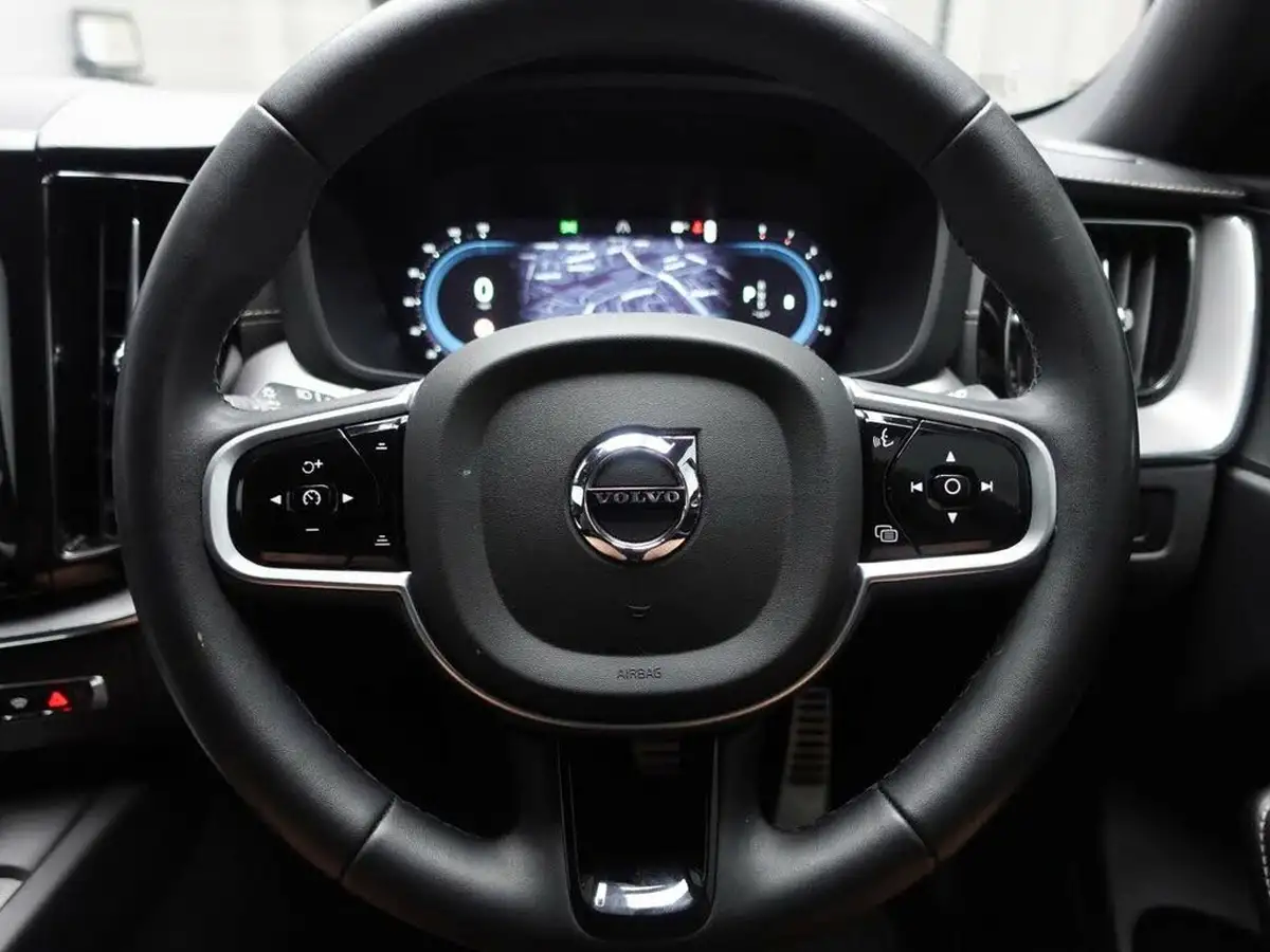 2021-volvo-xc60-20-b5-r-design-pro-awd-big-19
