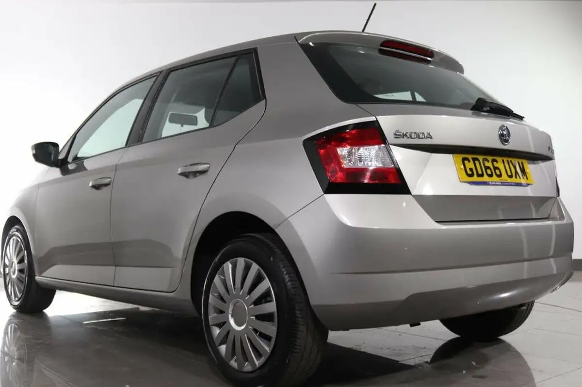 2017-skoda-fabia-10-mpi-s-hatchback-big-26