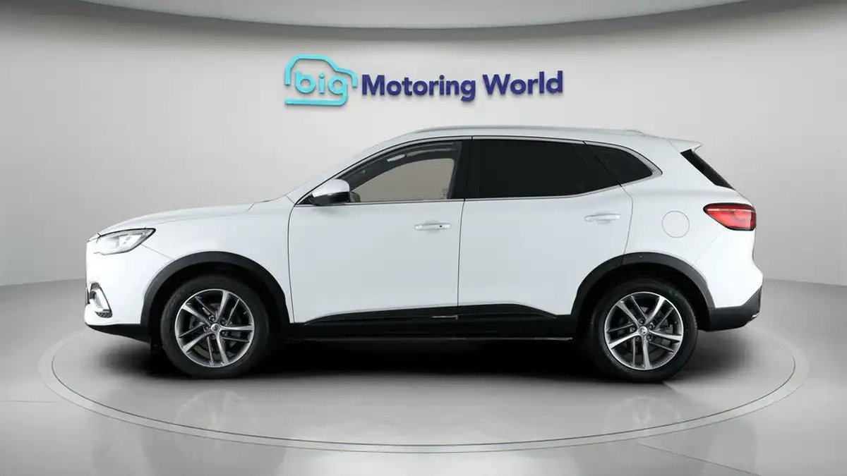 2021-mg-hs-15t-gdi-exclusive-162ps-big-4