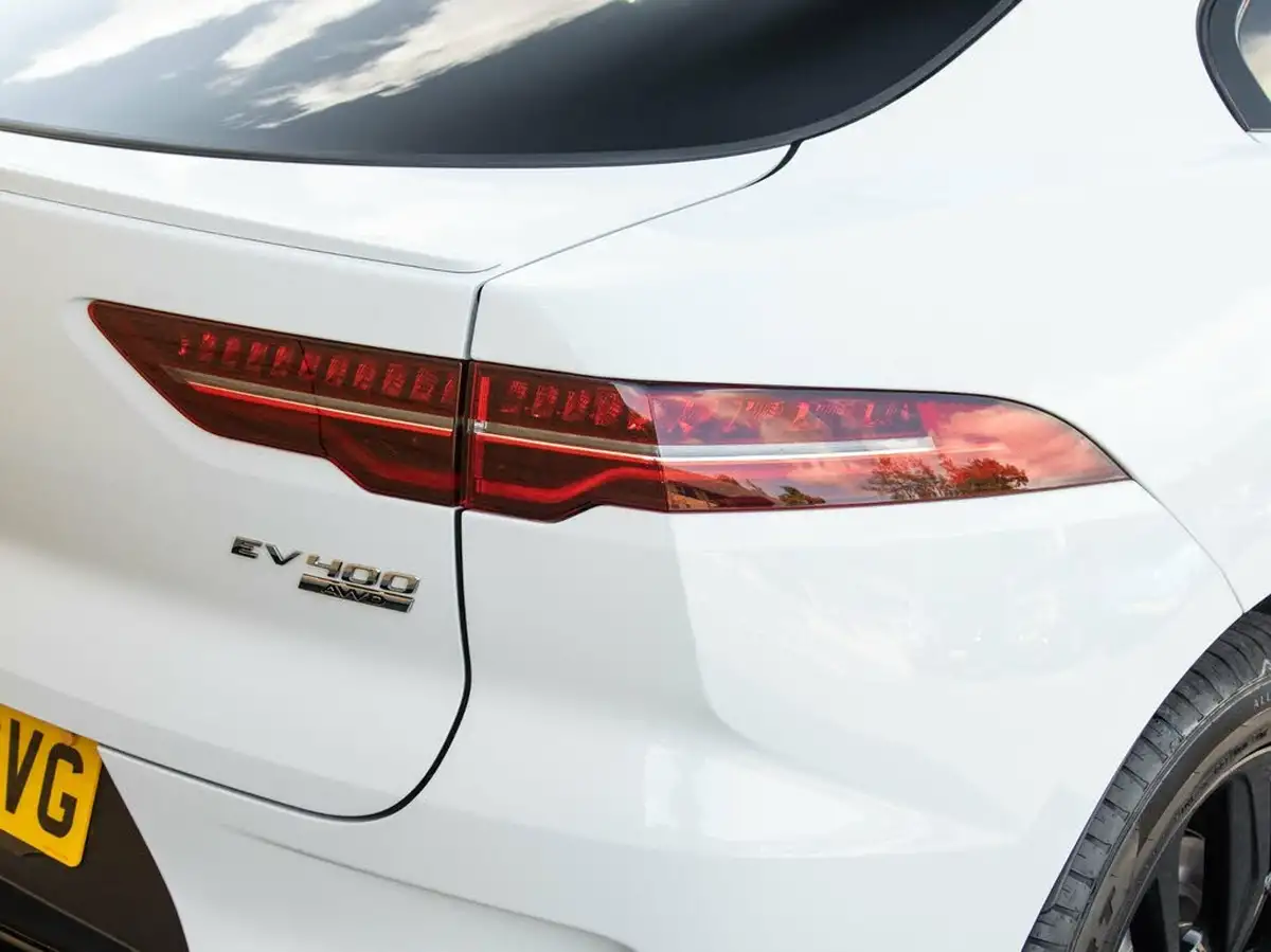2019-jaguar-i-pace-ev400-se-big-8
