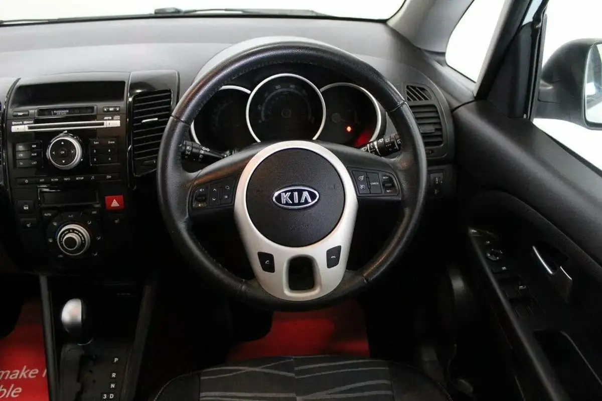 2011-kia-venga-16-3-auto-big-36