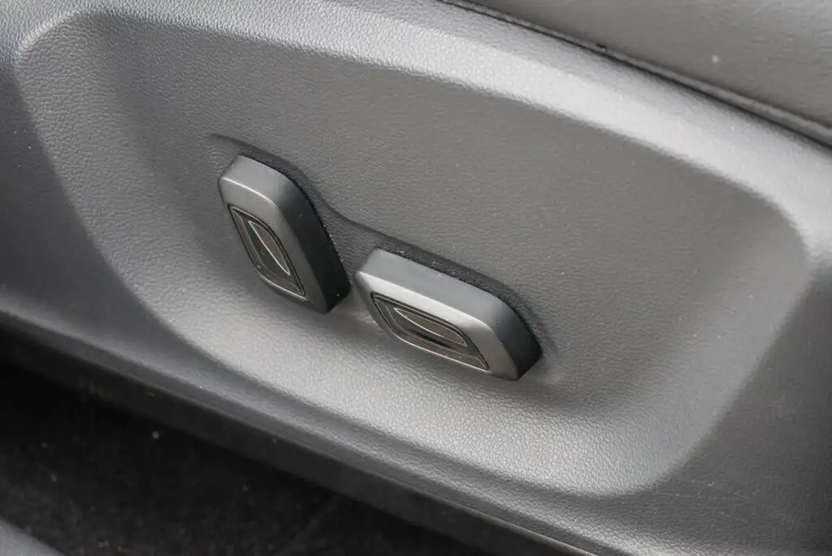2020-mg-zs-suv-e-exclusive-ev-big-6