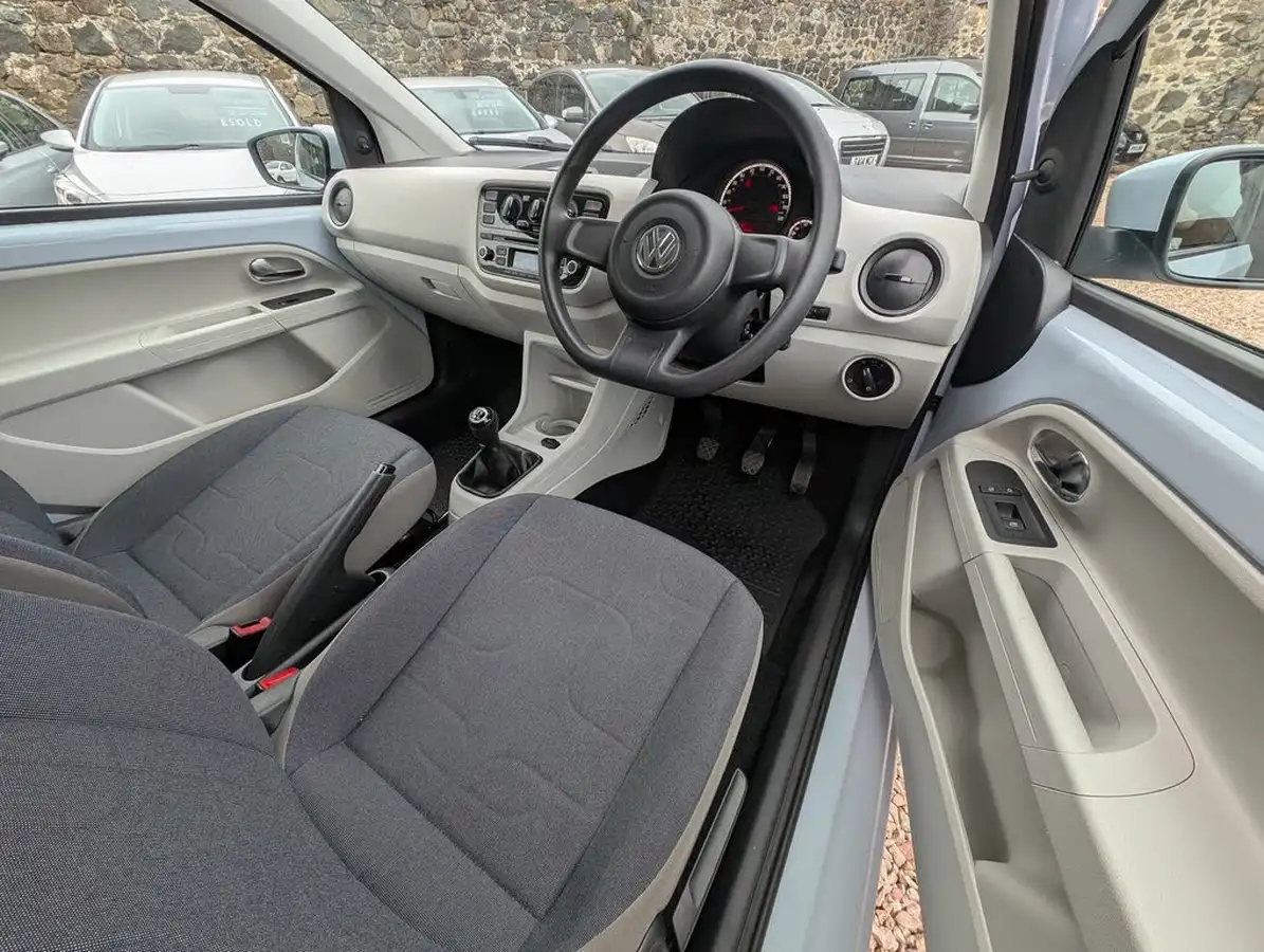 2013-volkswagen-up-10-move-up-59bhp-3d-big-6
