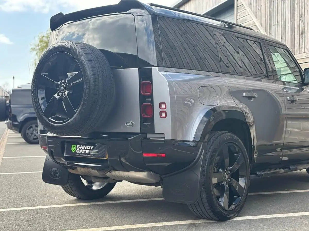 2022-land-rover-110-defender-30-d300-hard-top-hse-110-big-17