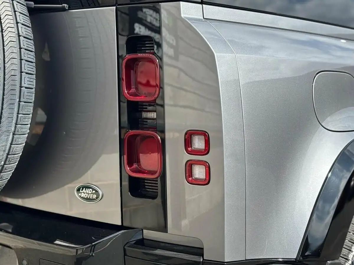 2022-land-rover-110-defender-30-d300-hard-top-hse-110-big-41