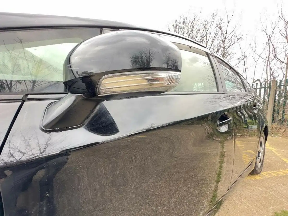 2012-toyota-prius-big-32