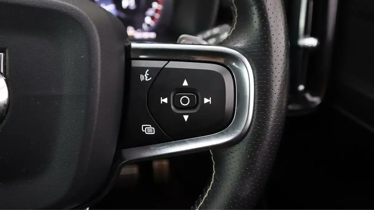 2019-volvo-xc40-20-t5-r-design-big-22
