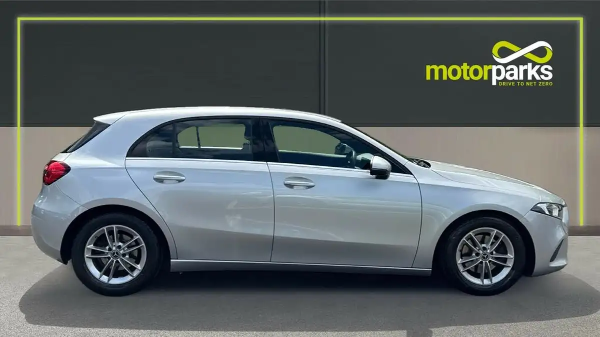 2018-mercedes-benz-a-class-15d-a180d-se-116ps-ss-7g-dct-big-1