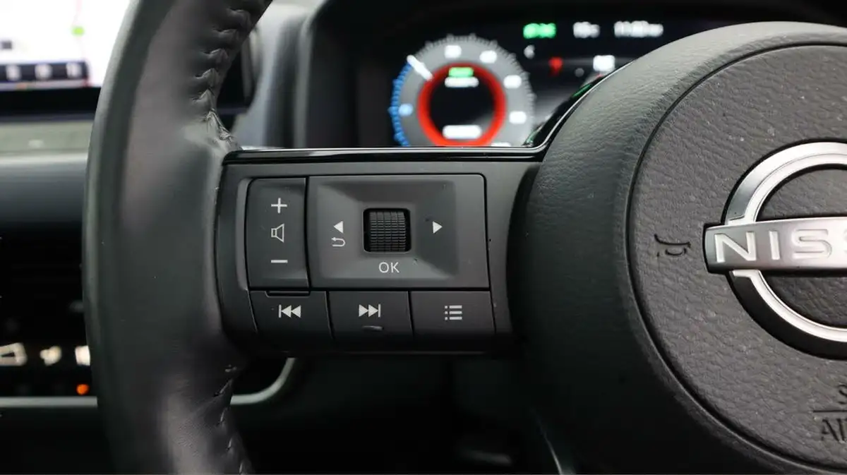 2023-nissan-qashqai-15-tekna-big-25
