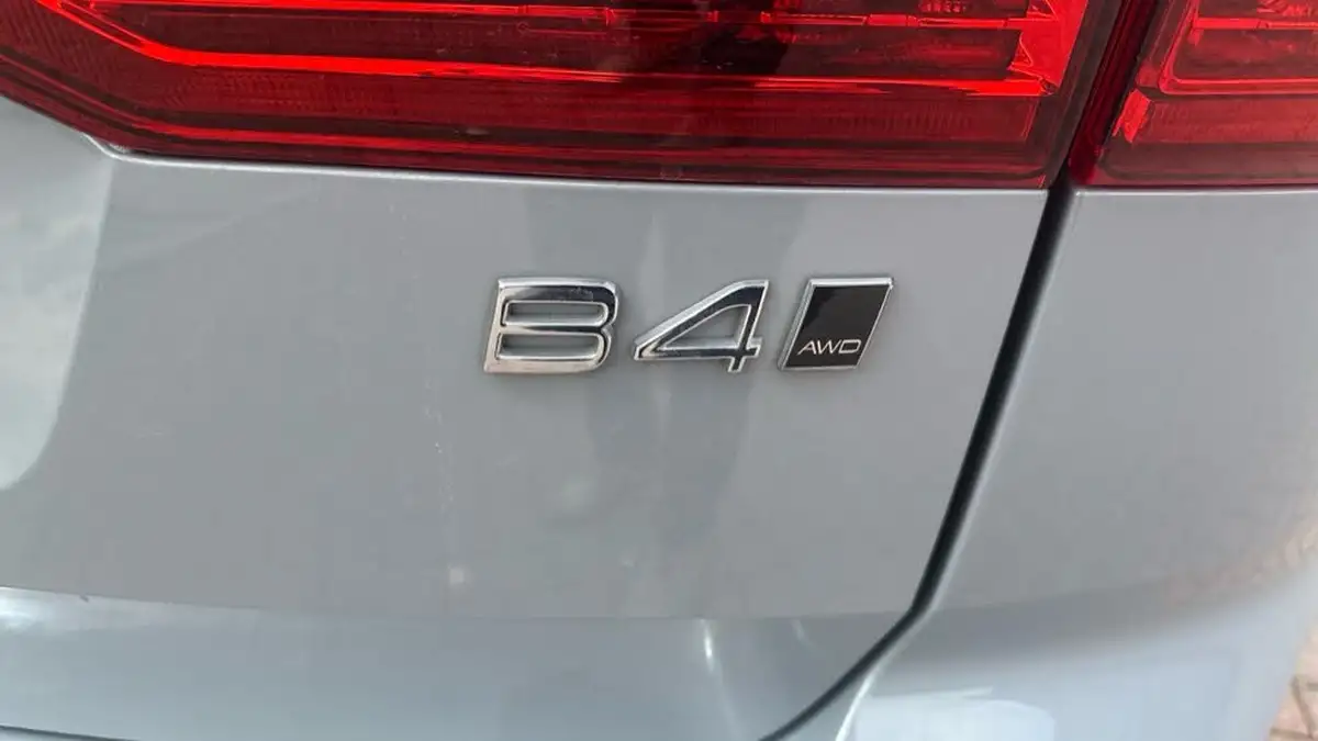 2023-volvo-xc60-20td-b4-plus-dark-big-31