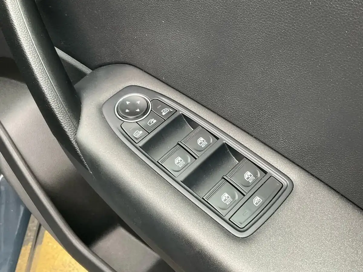 2021-renault-captur-10-tce-iconic-90ps-big-18