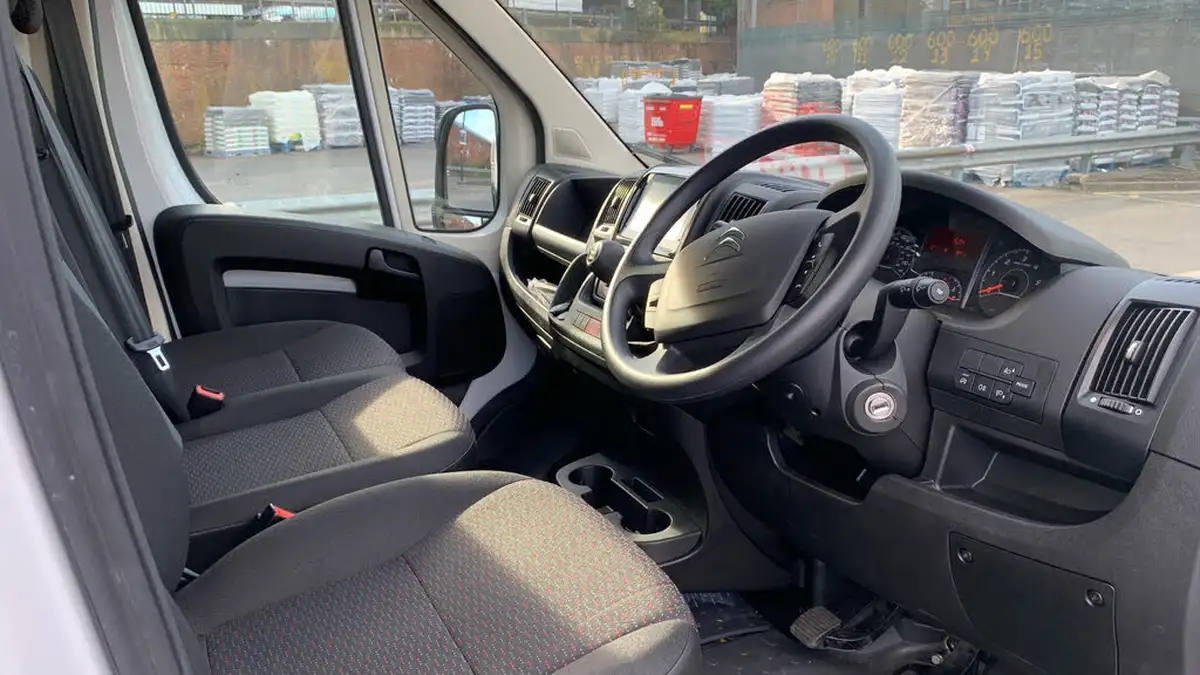 2023-citroen-relay-22bluehdi-35-l3h2-enterprise-edition-panel-big-10
