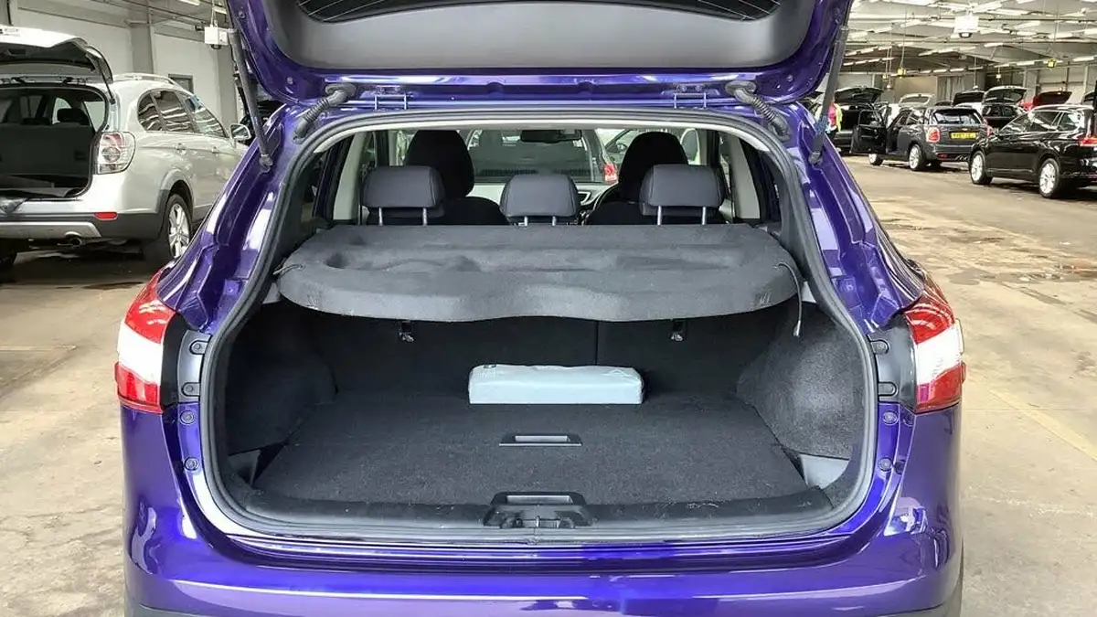 2016-nissan-qashqai-12-n-tec-big-17