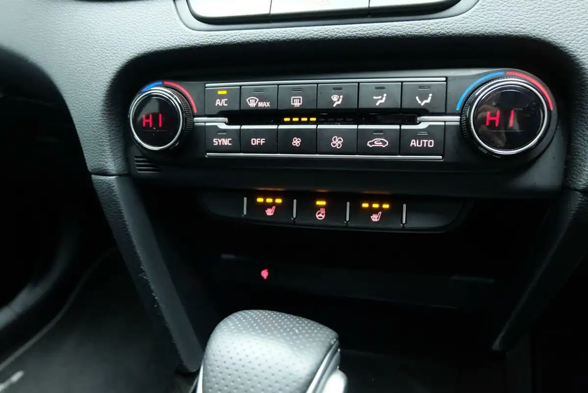 2024-kia-ceed-15-t-gdi-gt-line-s-138bhp-big-20