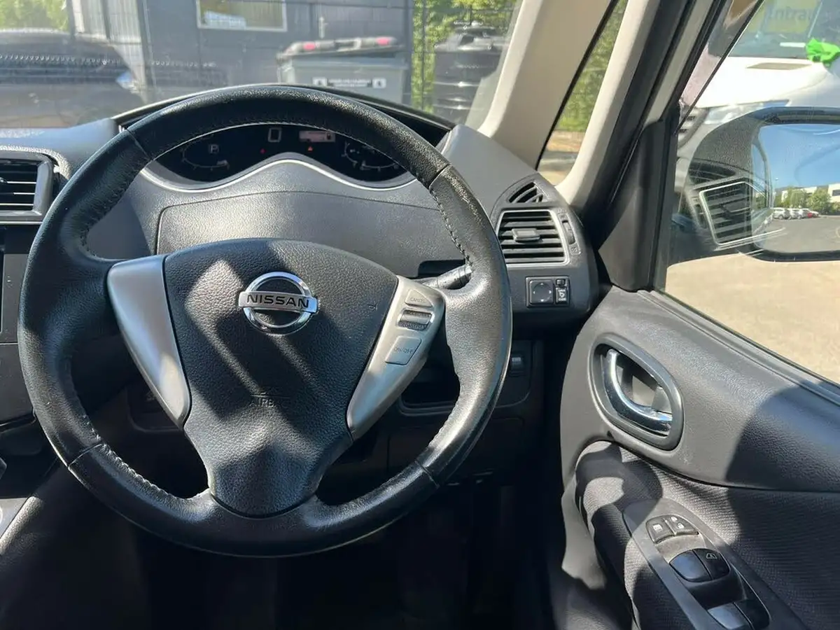 2013-nissan-serena-big-25