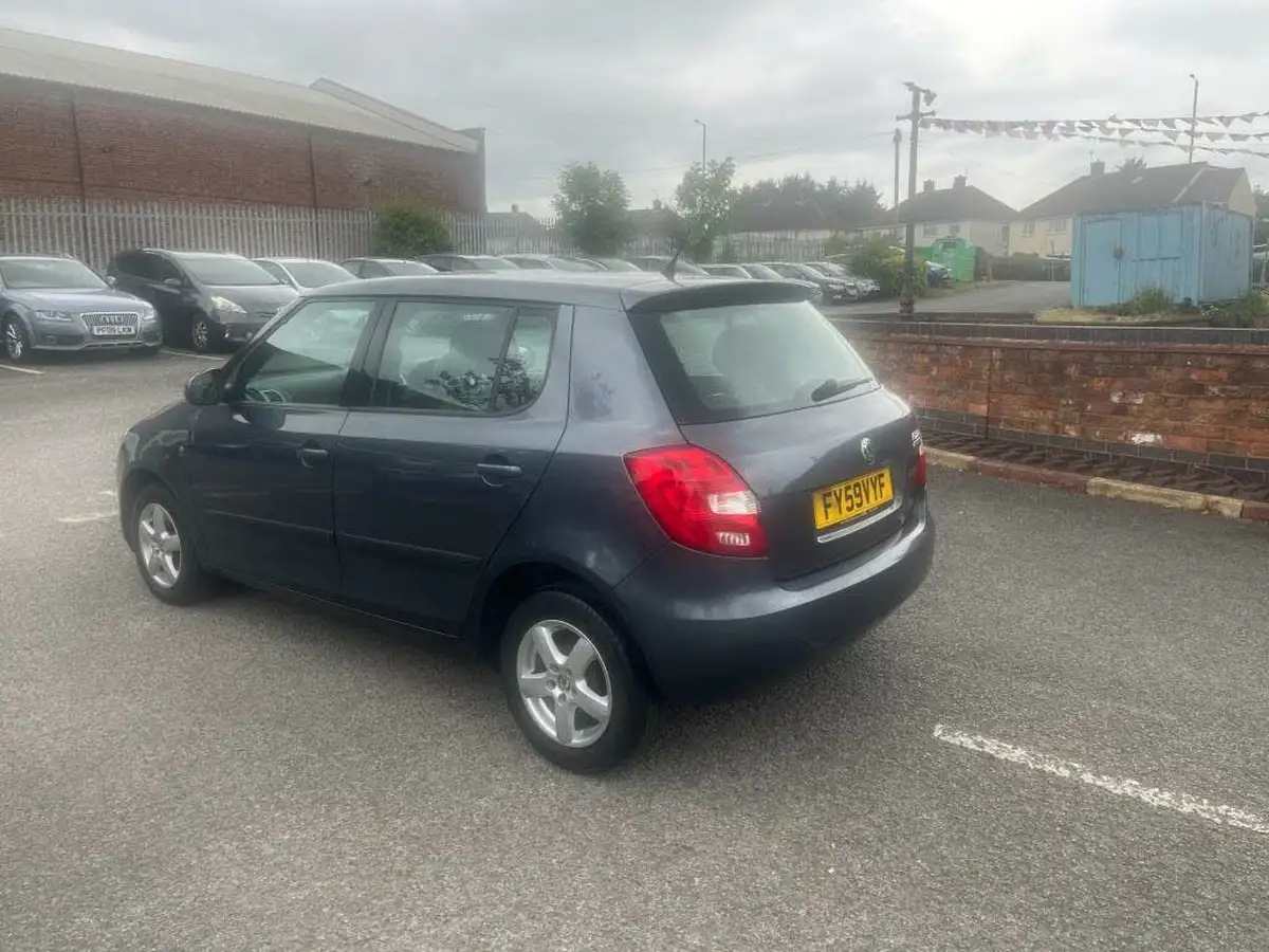 2009-skoda-fabia-14td-greenline-hatchback-big-11