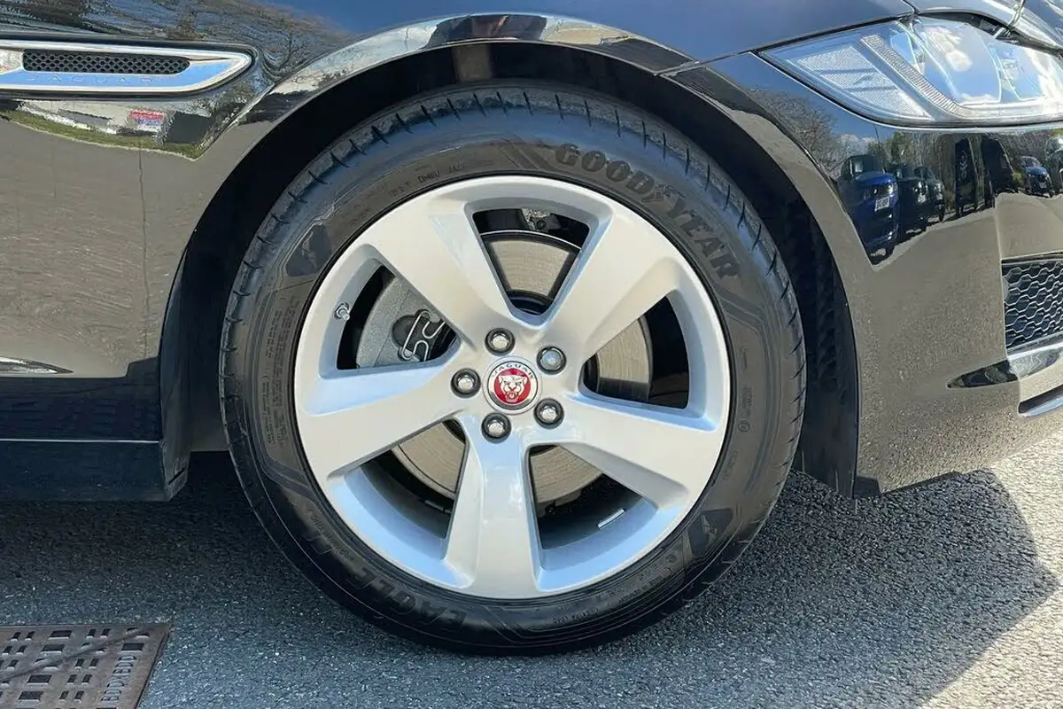 2018-jaguar-xf-20i-portfolio-250ps-saloon-4d-1998cc-big-3