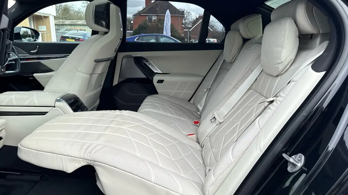 2023-bmw-7-series-e-i7-xdrive60-excellence-pro-big-5