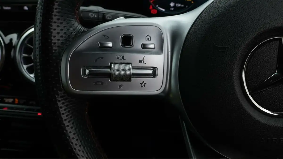 2020-mercedes-benz-glb-class-20d-glb220d-amg-line-premium-5-big-27