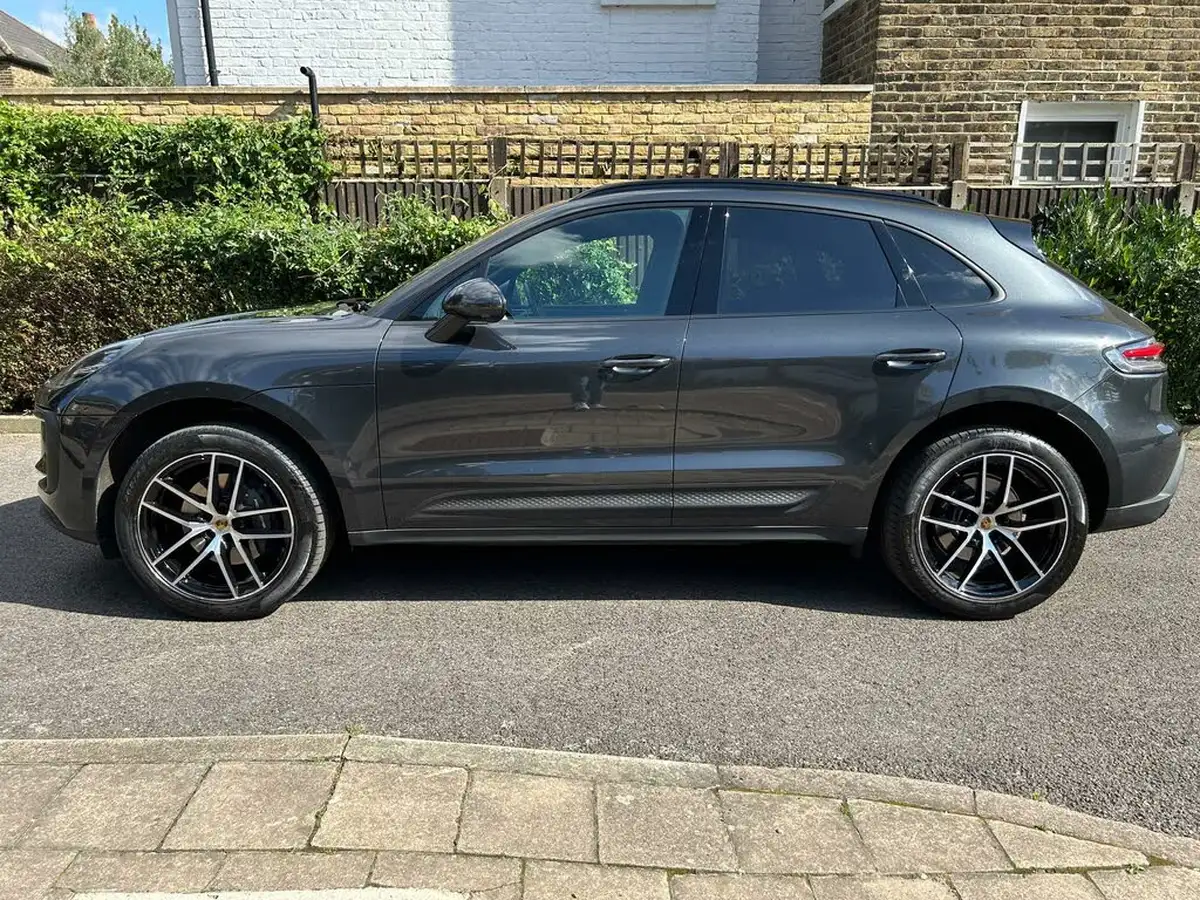 2022-porsche-macan-20-big-5