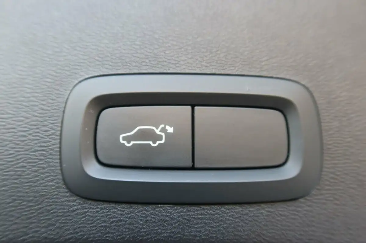 2020-volvo-xc40-15-t5-r-design-pro-plug-in-hybrid-big-9