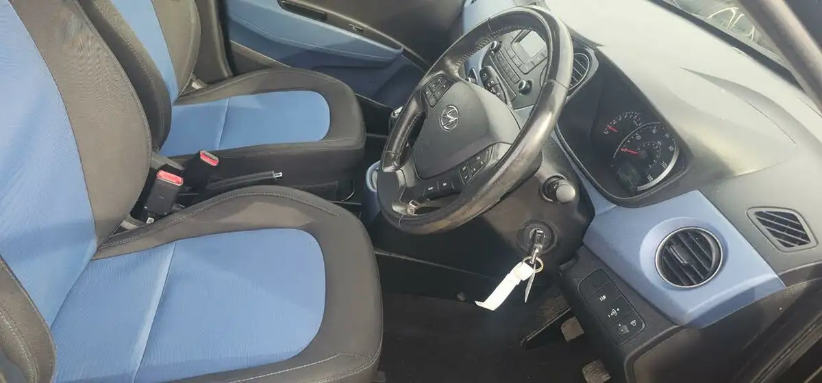 2015-hyundai-i10-12-premium-big-9