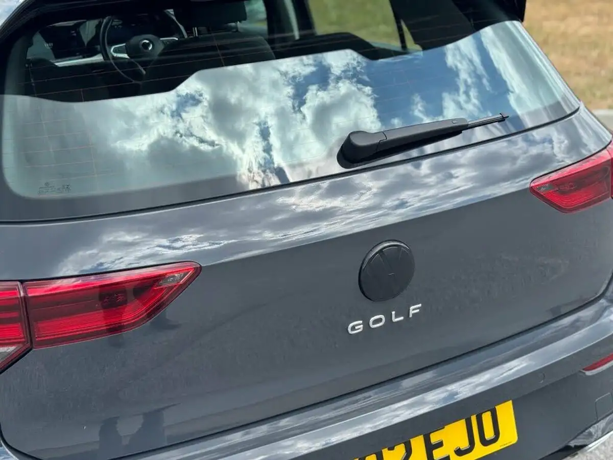 2022-volkswagen-golf-10-etsi-life-hatchback-big-24