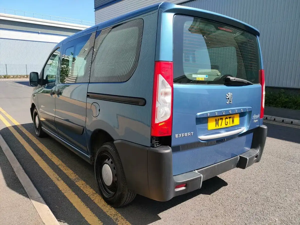 2011-peugeot-expert-tepee-16td-tepee-comfort-l2-big-4