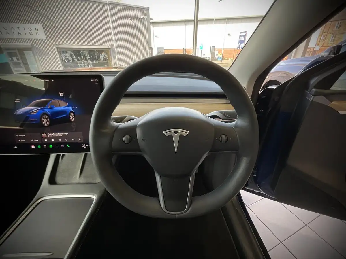 2022-tesla-model-y-e-long-range-big-22