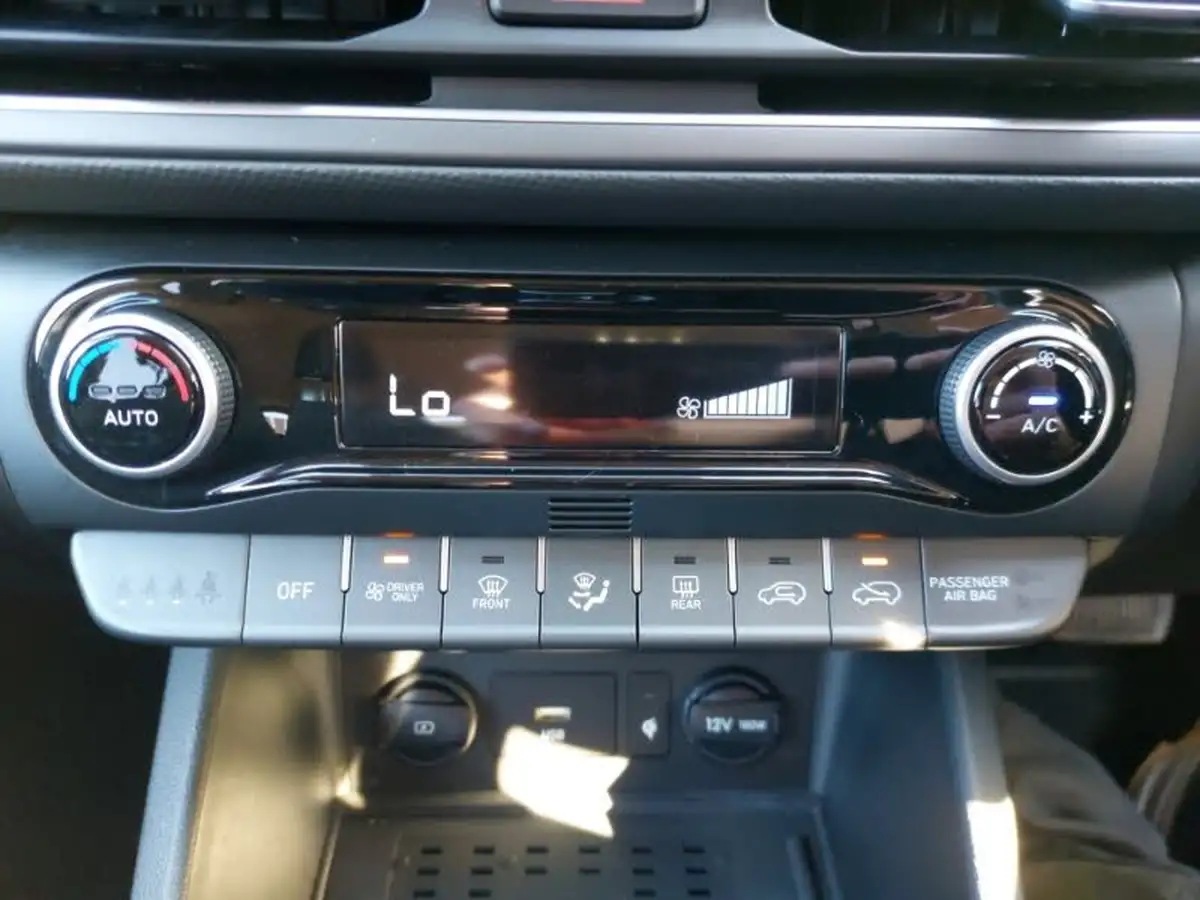 2022-hyundai-kona-16-gdi-premium-big-15