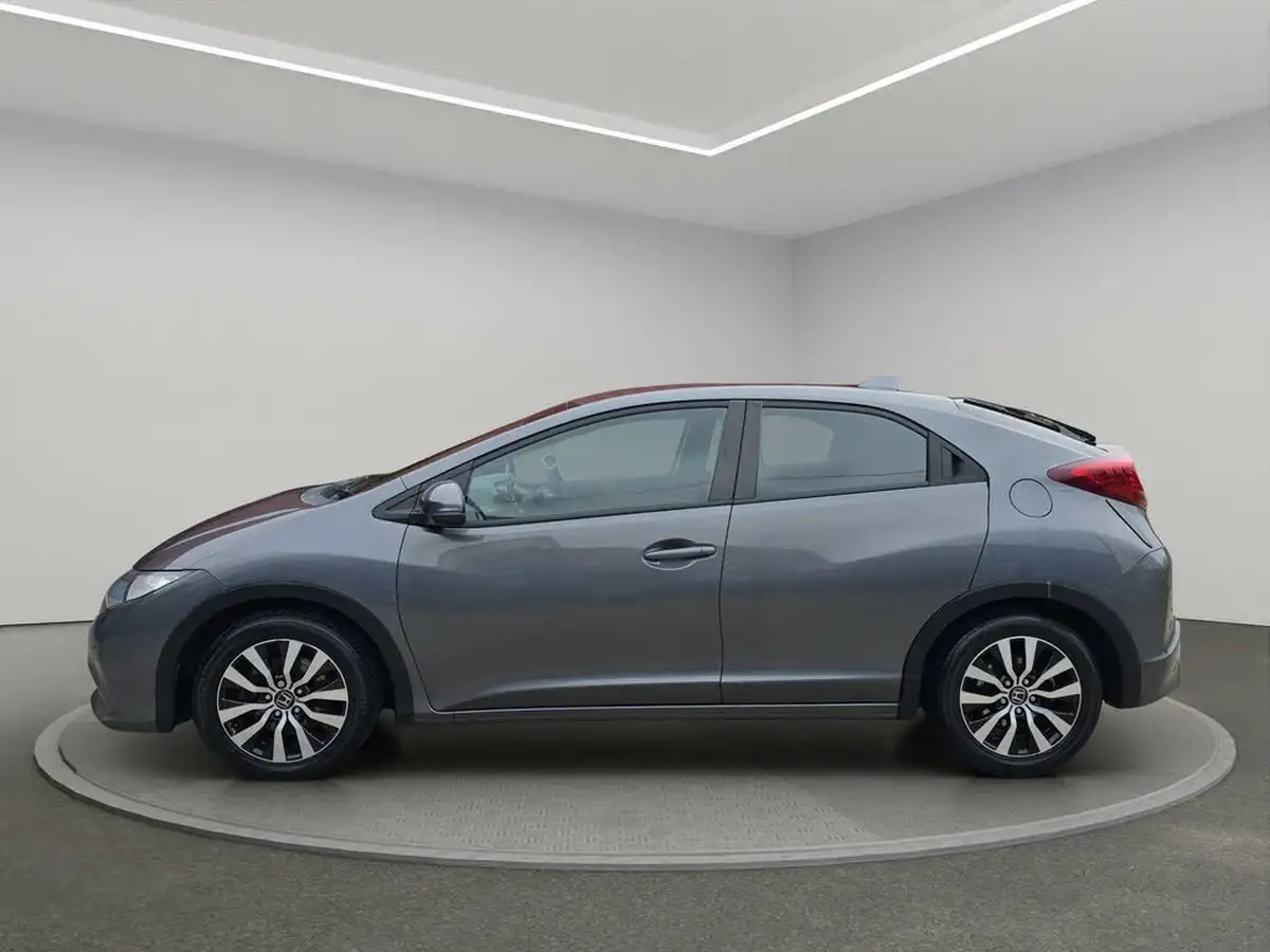 2014-honda-civic-16td-se-plus-hatchback-big-1