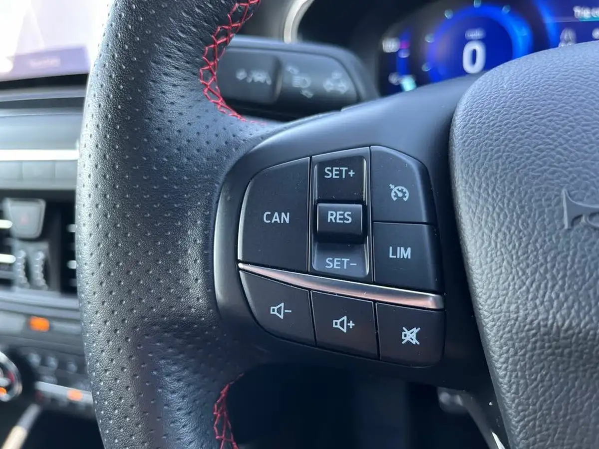 2020-ford-focus-15-st-line-x-hatchback-big-15