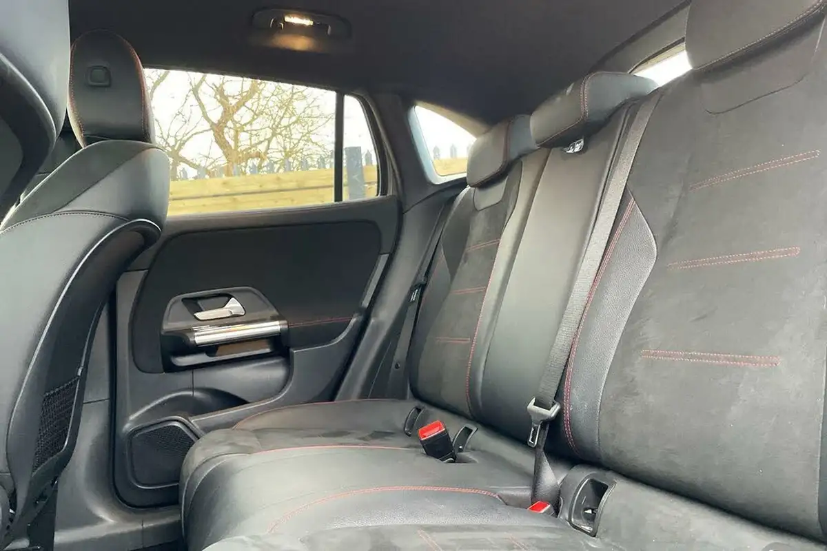 2021-mercedes-benz-gla-class-13-gla-200-amg-line-executive-big-30