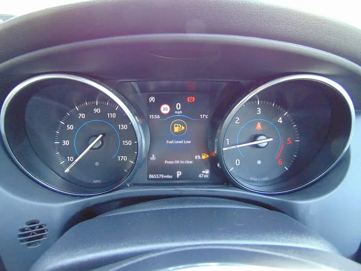 2017-jaguar-xe-20d-portfolio-240ps-awd-ss-1998cc-auto-big-30