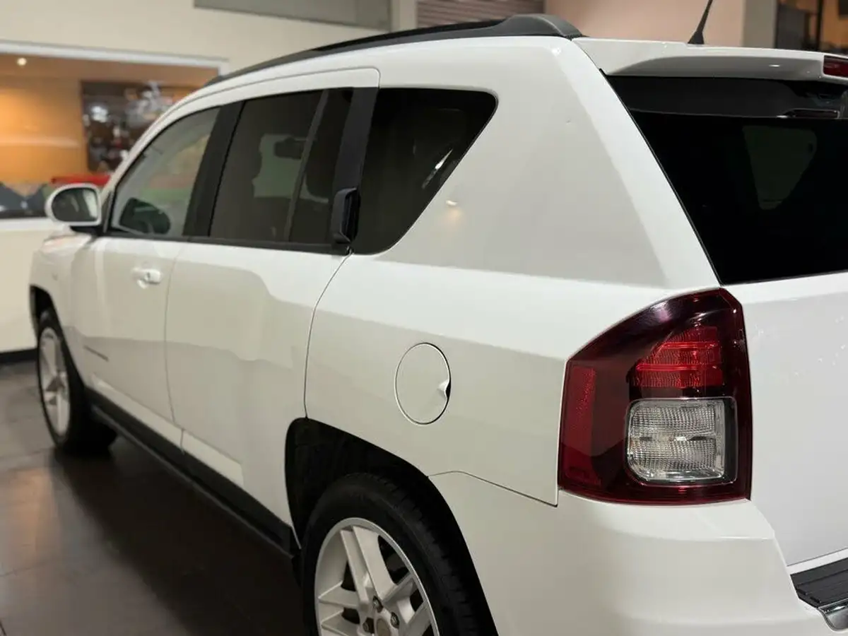 2014-jeep-compass-24-limited-big-26
