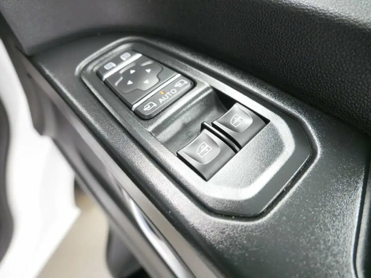 2023-renault-trafic-passenger-20-blue-dci-ll30-170-sport-big-28