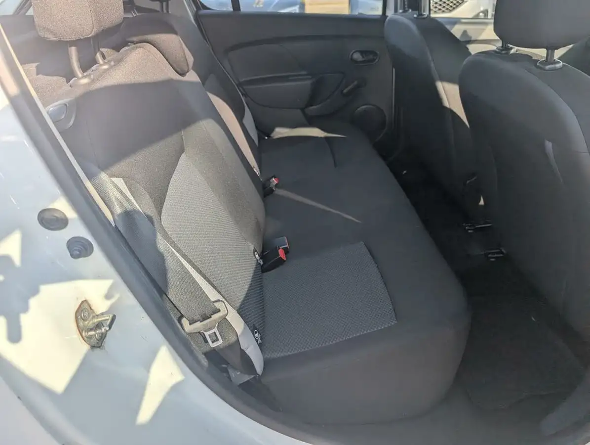 2015-dacia-sandero-12-ambiance-big-18