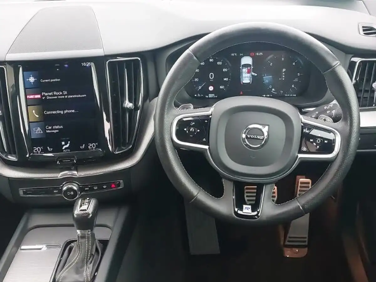 2018-volvo-xc60-20td-d5-r-design-powerpulse-4x4-big-9