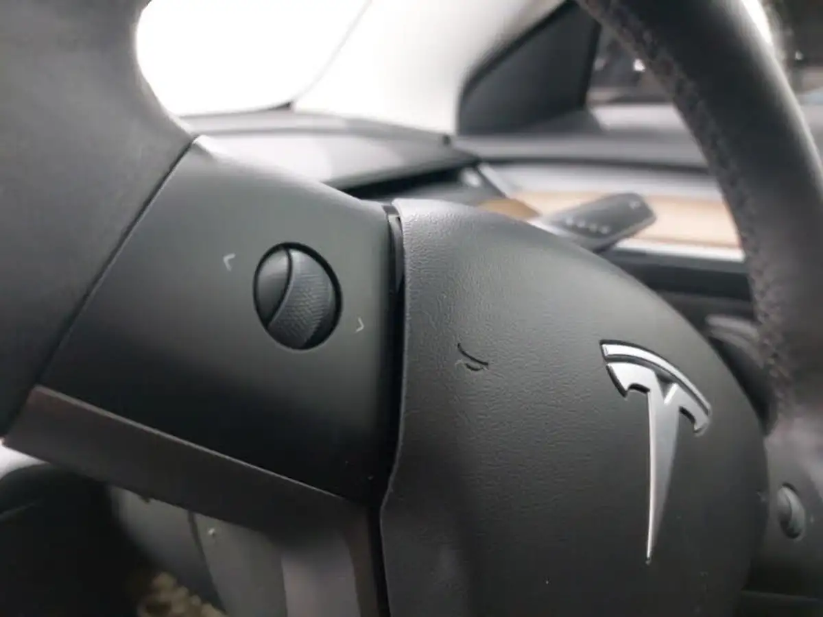 2022-tesla-model-3-e-rwd-big-13