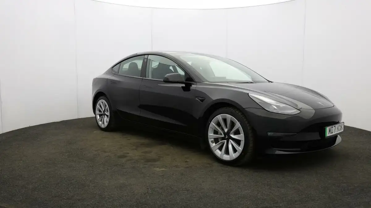 2022-tesla-model-3-e-long-range-big-39